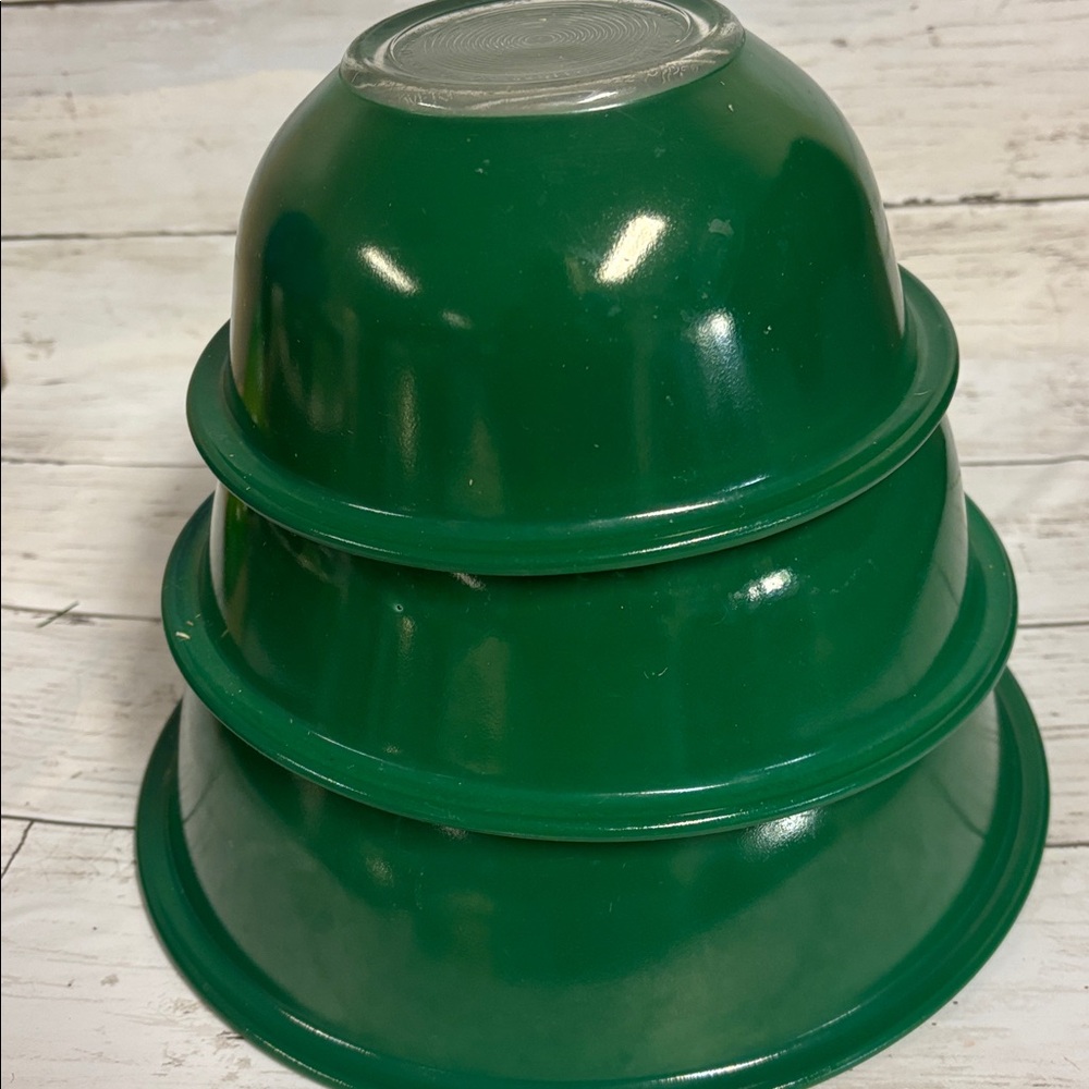 Set of 3 Vintage green pyrex nesting bowls clear bottom